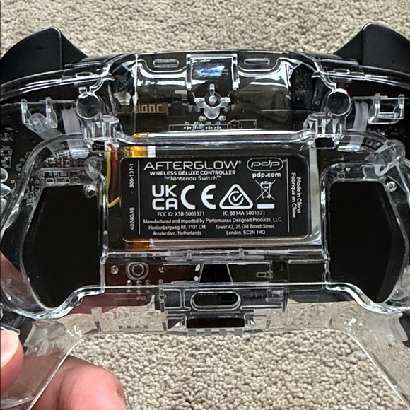 Nintendo Switch Clear Shell Light Up Controllers - Picture 4 of 4